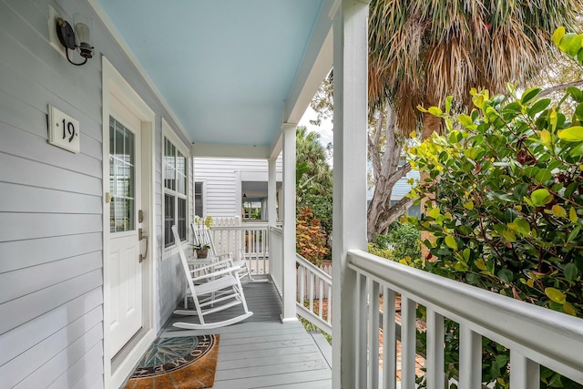 balcony featuring covered porch