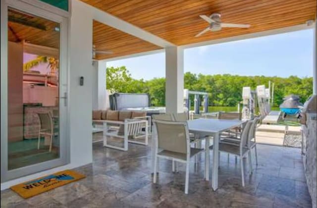 view of patio with a ceiling fan, outdoor dining space, and an outdoor living space