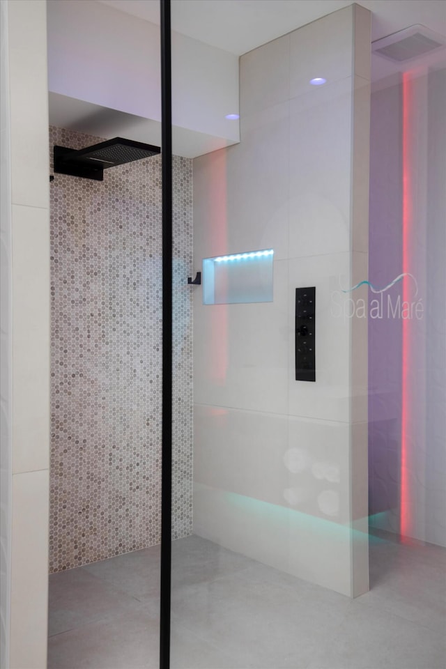 22 Floral Ave, Key Haven, FL 33040 - bathroom featuring tiled shower