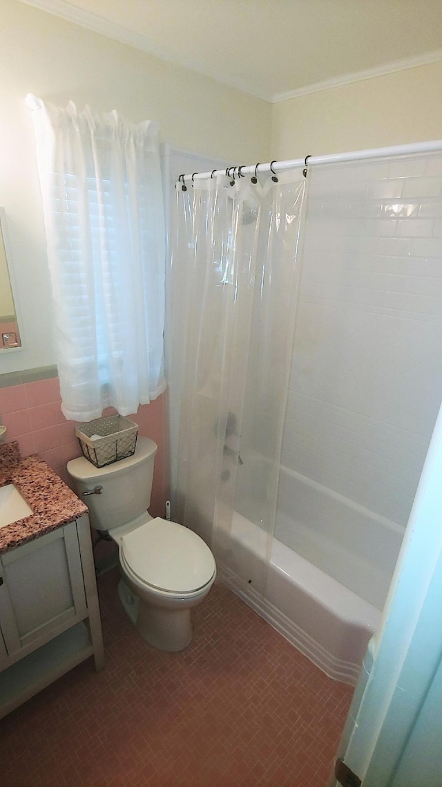 full bathroom with shower / bathtub combination with curtain, vanity, tile walls, and toilet