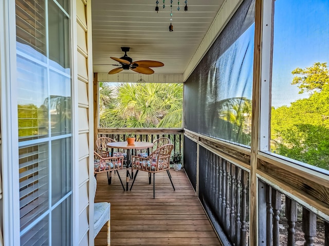 sunroom featuring ceiling fan