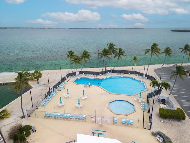 view of swimming pool featuring a water view