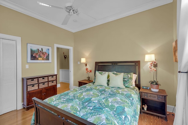 bedroom featuring baseboards, ceiling fan, light wood finished floors, and crown molding