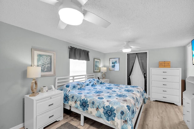 bedroom featuring a closet, ceiling fan, a textured ceiling, and light hardwood / wood-style flooring