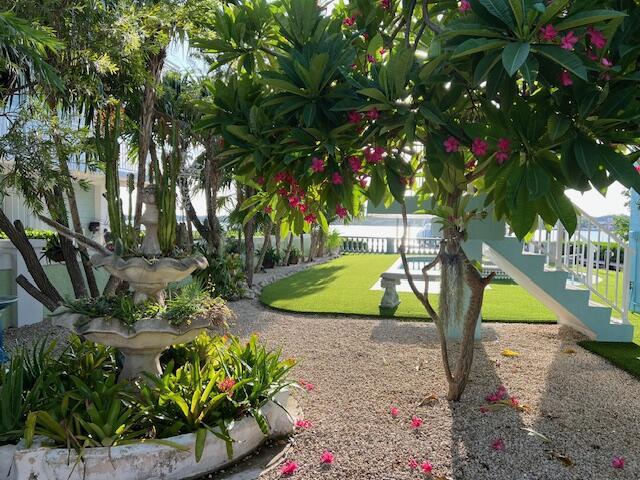 15 Mutiny Pl, Key Largo, FL 33037 - view of home's community with a yard