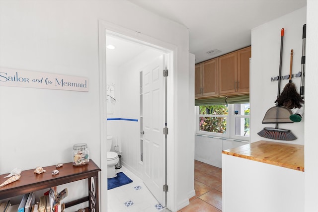 corridor featuring visible vents and light tile patterned flooring