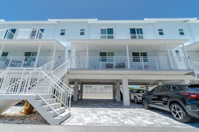 view of front of property featuring a porch