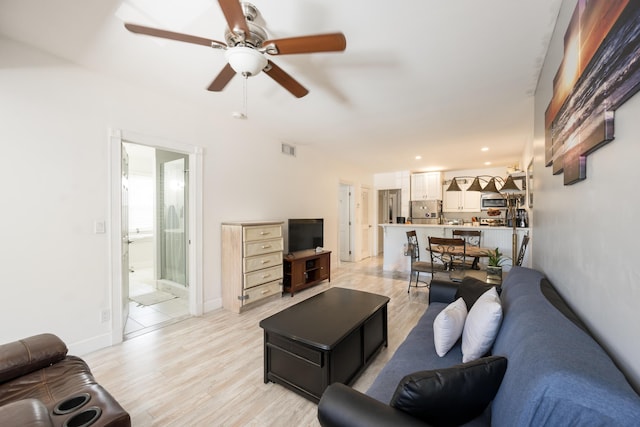 living area with ceiling fan, recessed lighting, visible vents, baseboards, and light wood finished floors