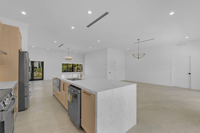 kitchen with visible vents, a spacious island, a chandelier, a sink, and appliances with stainless steel finishes