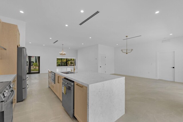 kitchen with visible vents, a spacious island, a chandelier, a sink, and appliances with stainless steel finishes