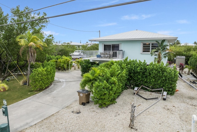 view of front of property