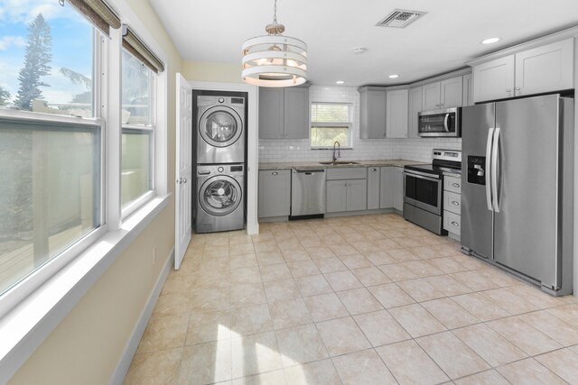 unfurnished room with ceiling fan and light tile patterned floors