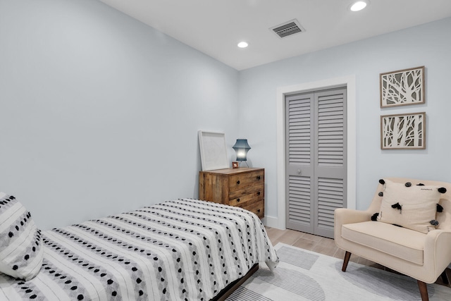 122 S Bay Harbor Dr, Key Largo, FL 33037 - bedroom with a closet, light wood-style floors, and recessed lighting
