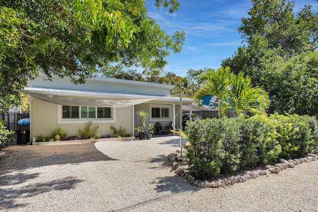 122 S Bay Harbor Dr, Key Largo, FL 33037 - view of front facade with fence and gravel driveway