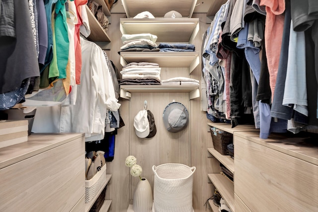 122 S Bay Harbor Dr, Key Largo, FL 33037 - view of walk in closet