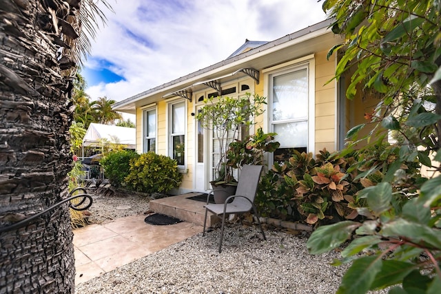 property entrance featuring a patio area