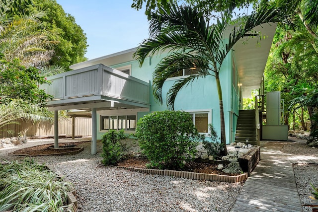 82260 Overseas Hwy, Islamorada, FL 33036 - view of front of home featuring stucco siding and a balcony