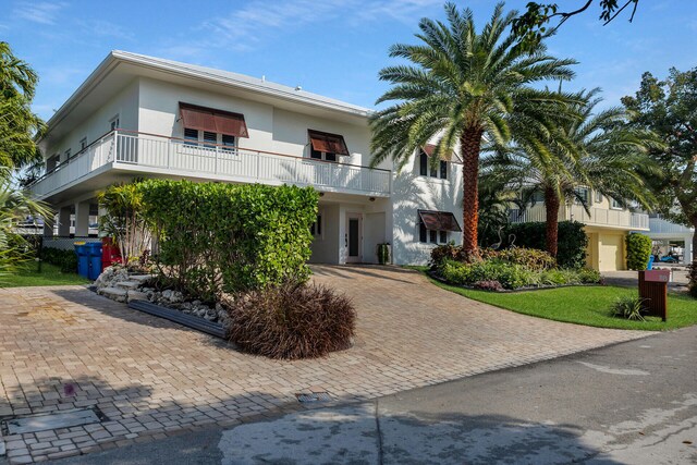 view of front of house with a balcony