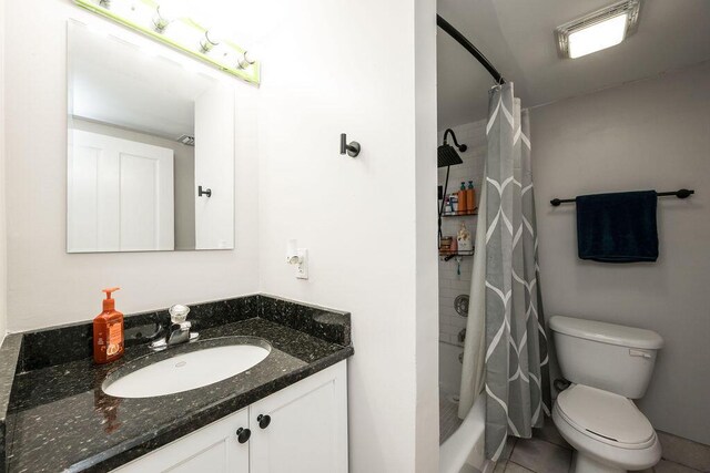 full bathroom featuring vanity, shower / bath combo, and toilet