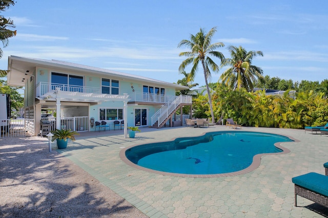 view of swimming pool featuring a patio