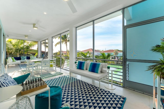 sunroom with ceiling fan