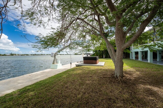 view of yard featuring a water view