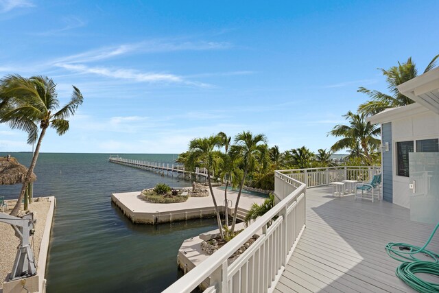 Listing photo 2 for 815 E Shore Dr, Summerland FL 33042