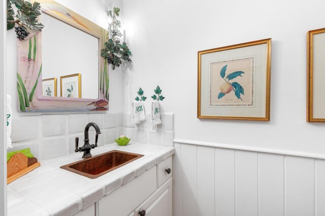 bathroom featuring vanity and decorative backsplash