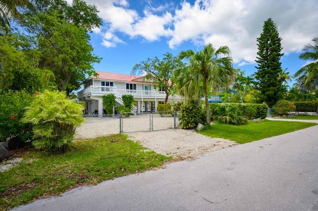 view of front facade with a front lawn