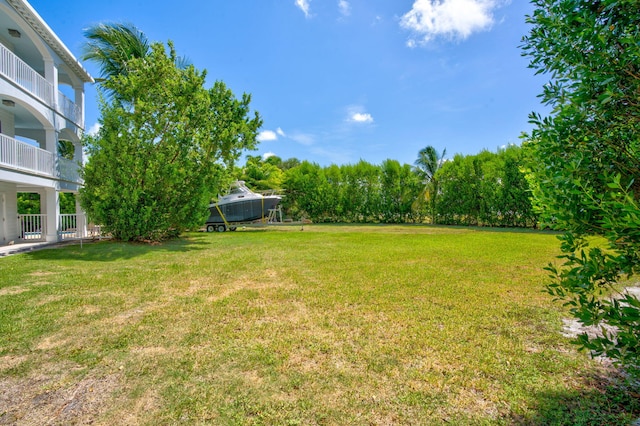 1330 Coury Dr, Key Colony, FL 33051 - view of green lawn
