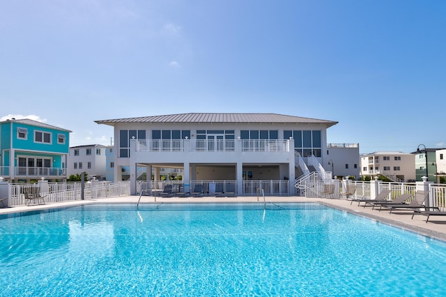 view of swimming pool