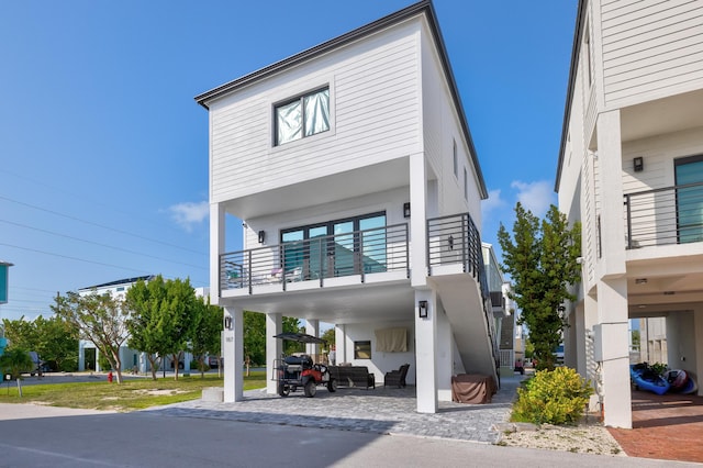 view of front of property featuring a carport