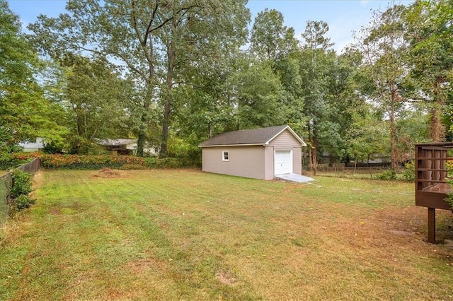 view of yard featuring a garage and an outdoor structure