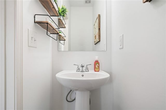 1560 Avalon Creek Rd, Sugar Hill, GA 30518 - bathroom with a sink