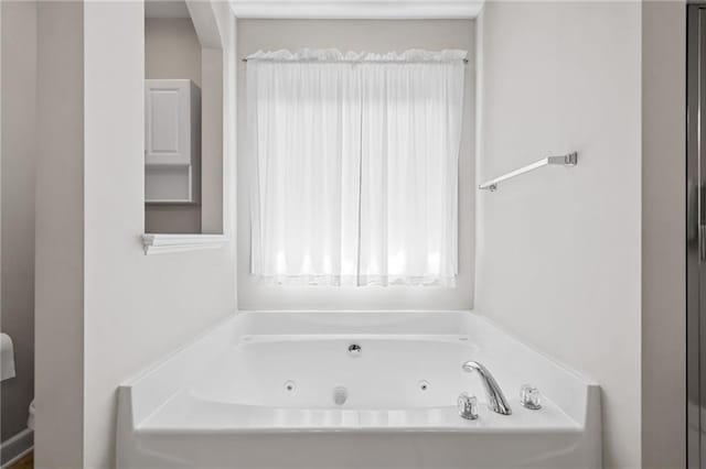 412 Gray Fox Dr, Canton, GA 30114 - bathroom with a whirlpool tub and toilet