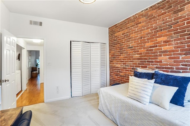 3675 Peachtree Rd NE Unit 24, Atlanta, GA 30319 - carpeted bedroom featuring brick wall and a closet