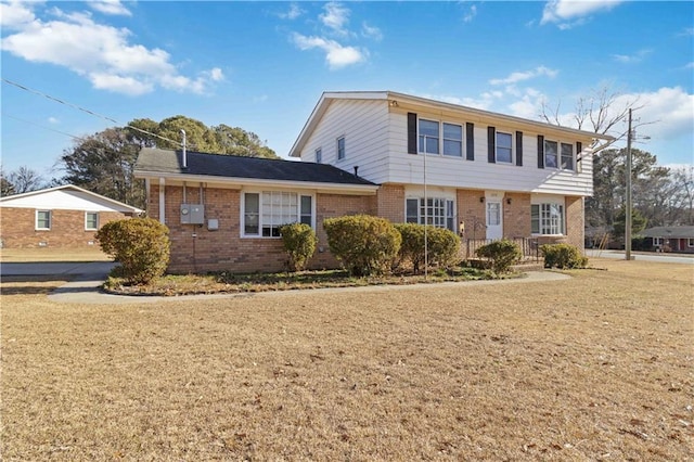 view of front facade with a front yard