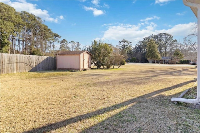 view of yard with a shed