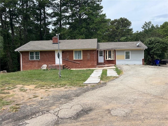 single story home with a front lawn