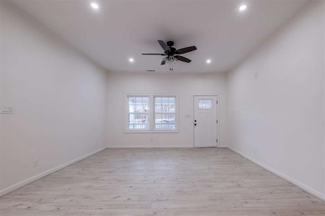 foyer featuring light wood finished floors, recessed lighting, baseboards, and a ceiling fan