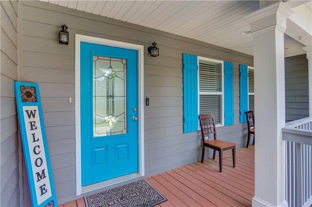 entrance to property with covered porch