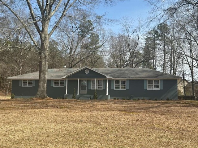 single story home featuring a front lawn