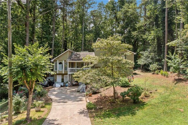 592 Ferry Creek Ct, Acworth, GA 30102 - view of front facade with driveway