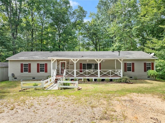 view of front of property featuring covered porch and a front lawn