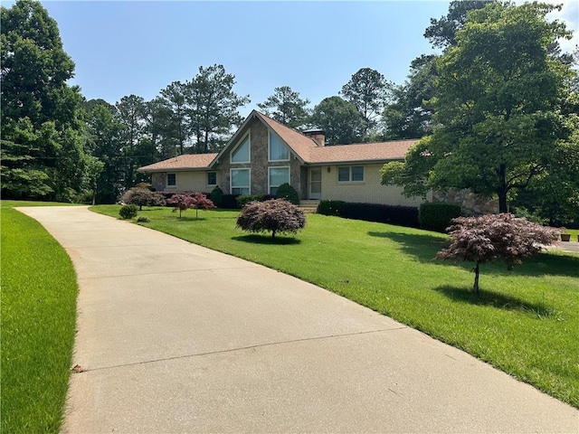 115 Cannongate Cir, Sharpsburg, GA 30277 - view of front facade featuring a front lawn, stone siding, and driveway