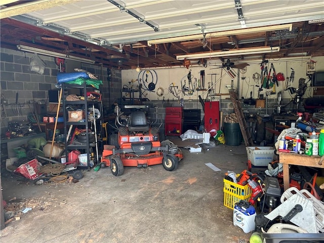 115 Cannongate Cir, Sharpsburg, GA 30277 - garage with a workshop area