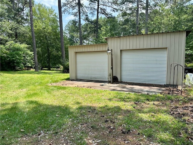 115 Cannongate Cir, Sharpsburg, GA 30277 - detached garage featuring view of wooded area