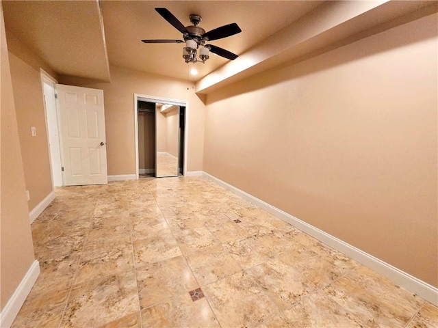 unfurnished bedroom featuring a ceiling fan, baseboards, and a closet