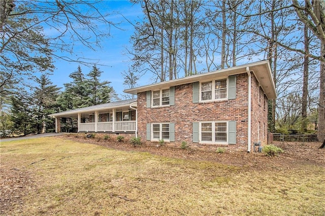 view of front of house with covered porch and a front lawn