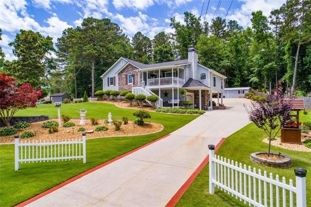 view of front of property featuring a front yard and a porch